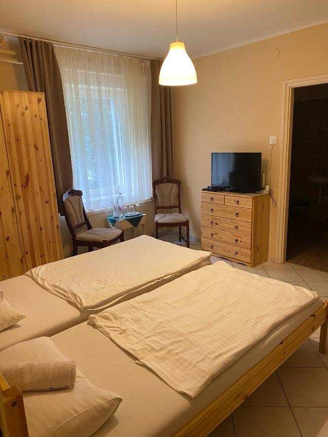 Het Pecset Fogado Etterem Bed & Breakfast Sopron Exterior photo