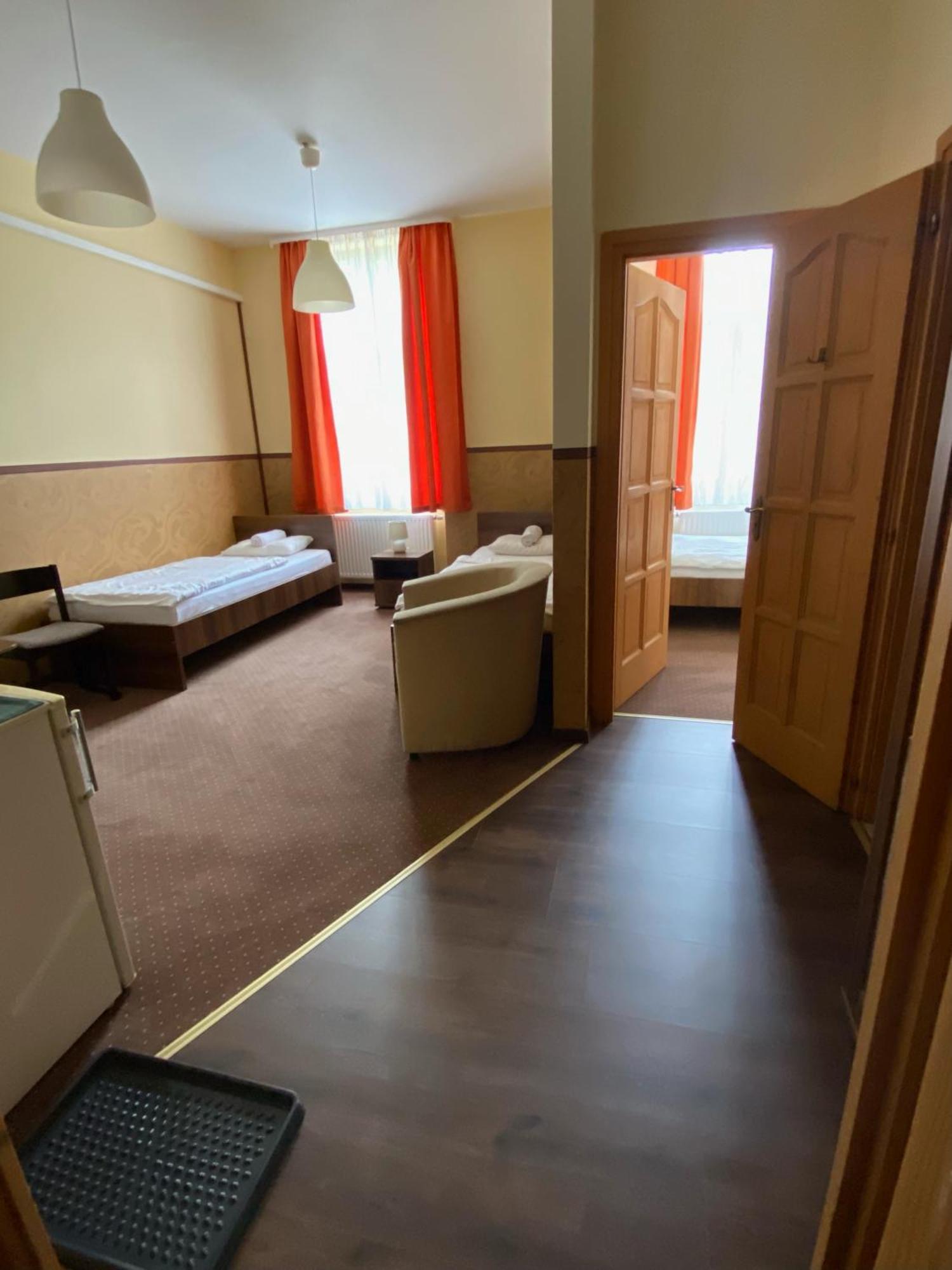 Het Pecset Fogado Etterem Bed & Breakfast Sopron Exterior photo