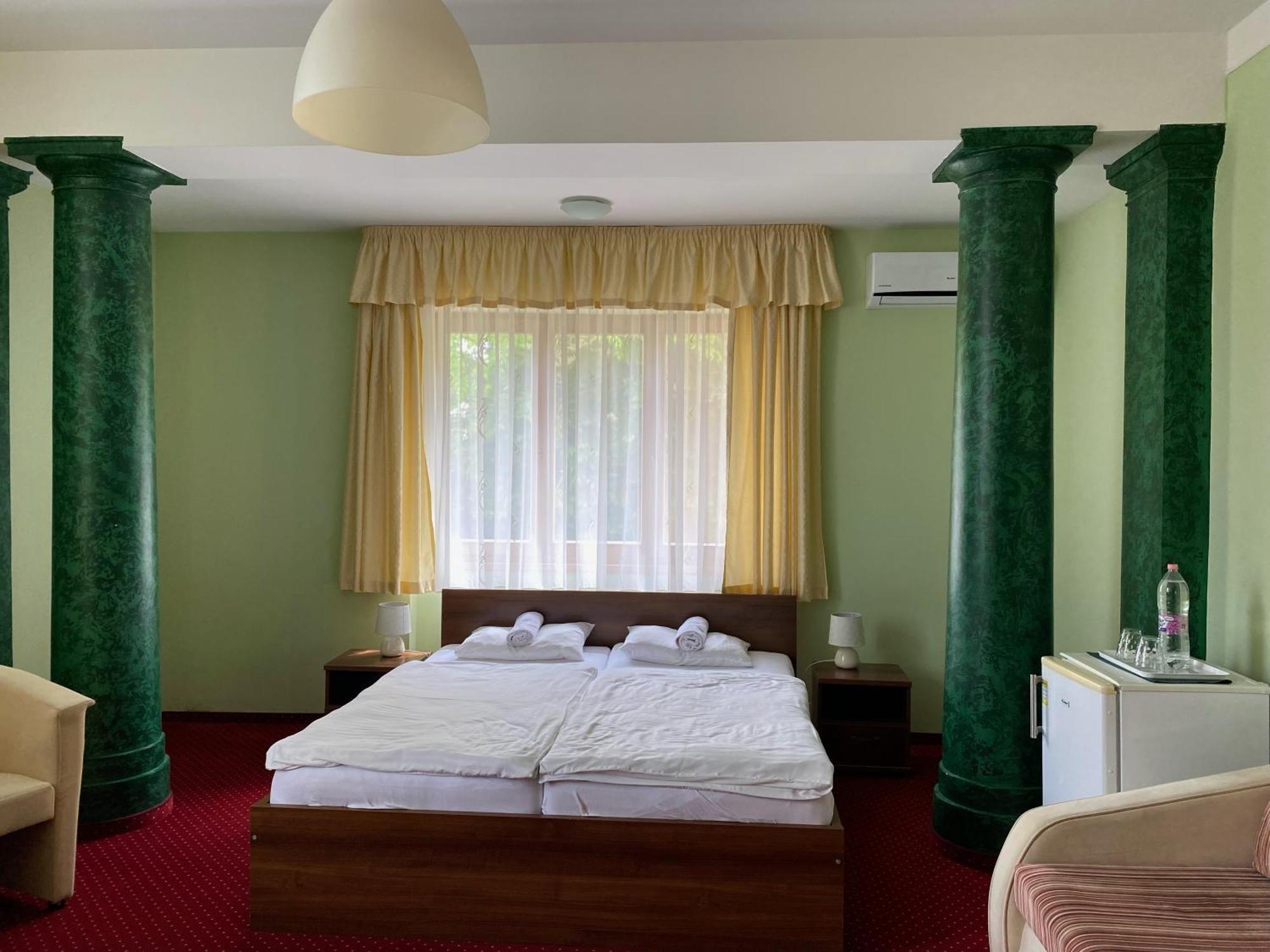 Het Pecset Fogado Etterem Bed & Breakfast Sopron Exterior photo