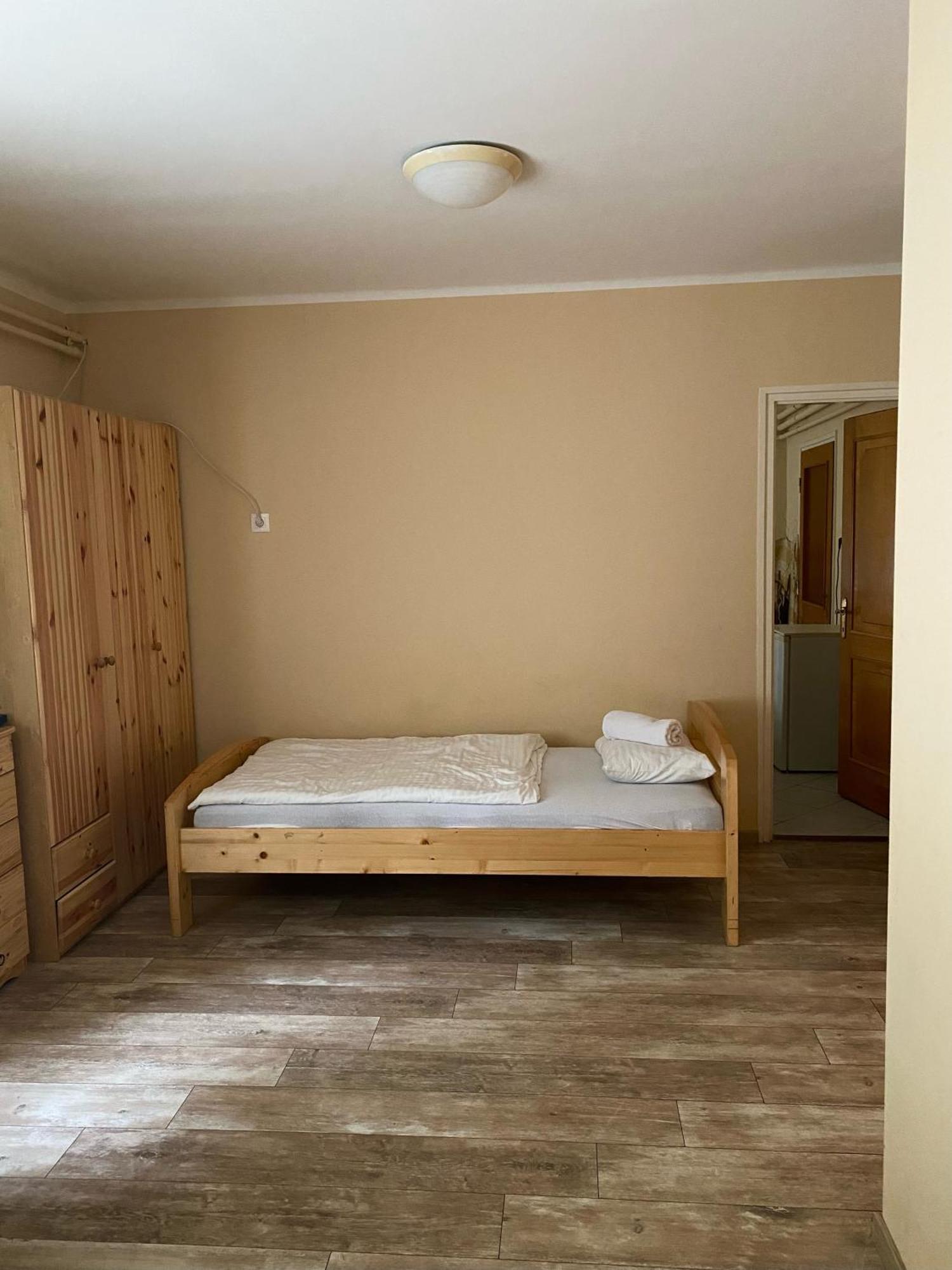 Het Pecset Fogado Etterem Bed & Breakfast Sopron Exterior photo