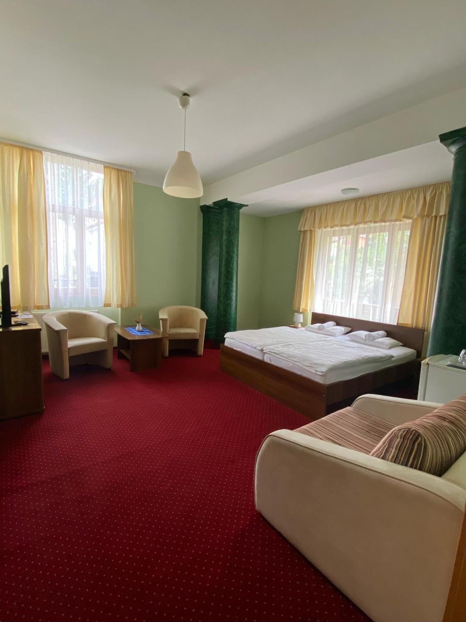 Het Pecset Fogado Etterem Bed & Breakfast Sopron Exterior photo